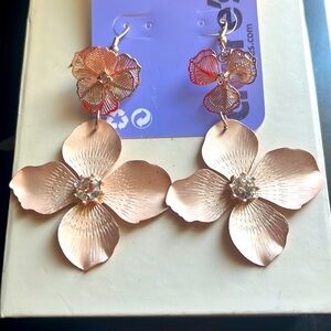 Beautiful rose gold flower dangling earrings.